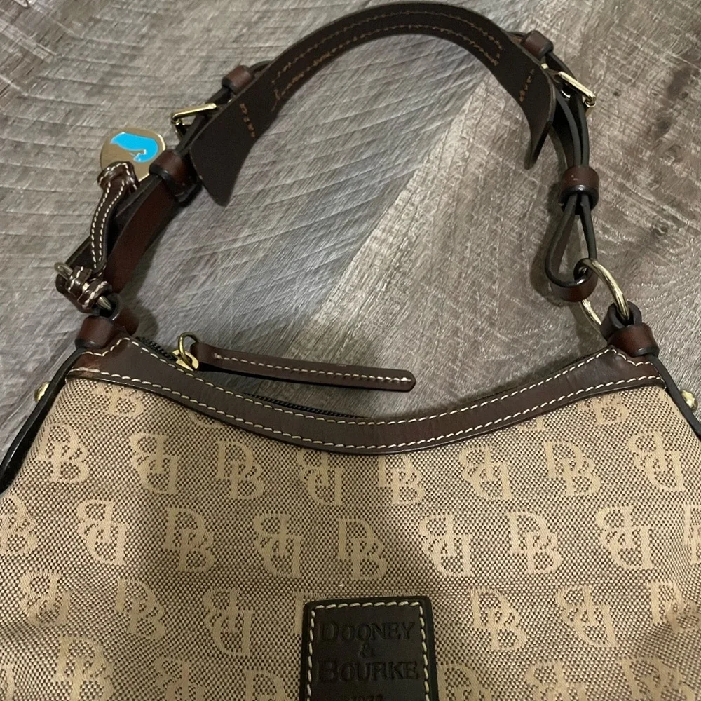 Dooney and Bourke purse. Used. - Picture 2 of 4